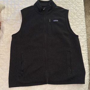 Men’s Patagonia vest (black) like new!